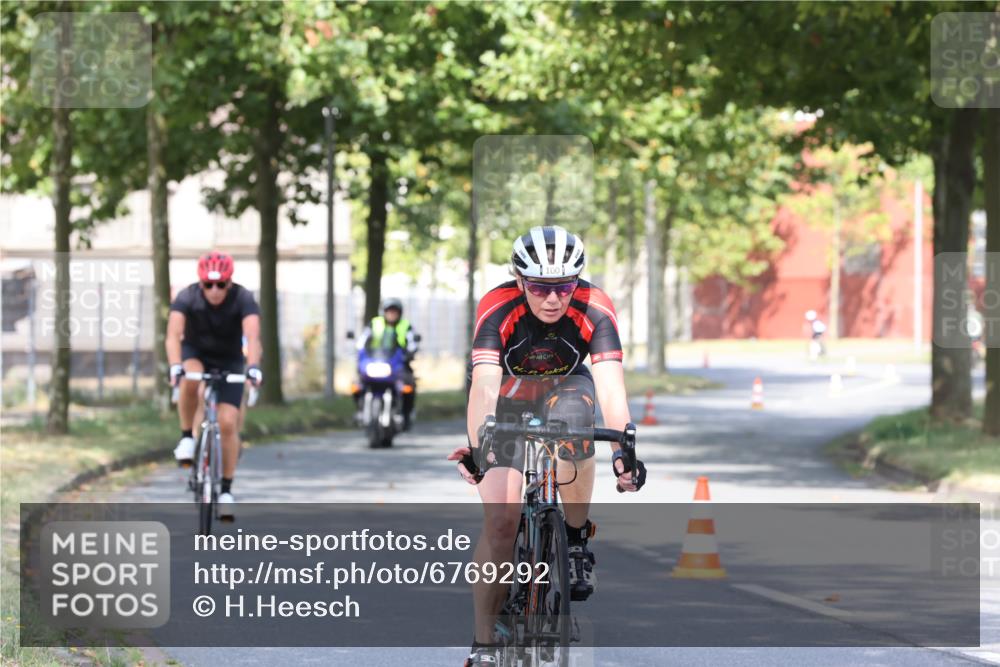 11.08.2024 - GEWOBA Citytriathlon Bremen H.Heesch http://msf.ph/oto/6769292 11.08.2024 10:27:46 Radfahren 100, 115 meine-sportfotos.de