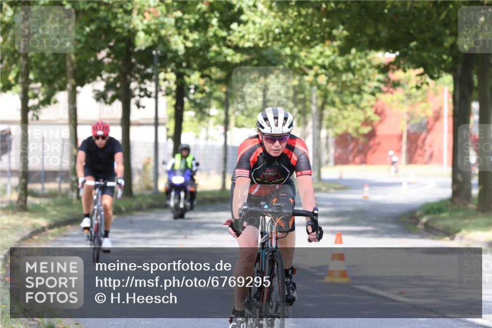 11.08.2024 - GEWOBA Citytriathlon Bremen H.Heesch http://msf.ph/oto/6769295 11.08.2024 10:27:46 Radfahren 100, 115 meine-sportfotos.de