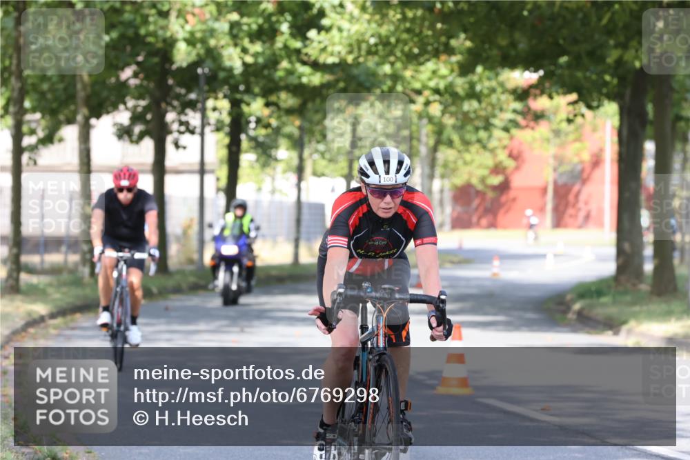 11.08.2024 - GEWOBA Citytriathlon Bremen H.Heesch http://msf.ph/oto/6769298 11.08.2024 10:27:46 Radfahren 100, 115 meine-sportfotos.de