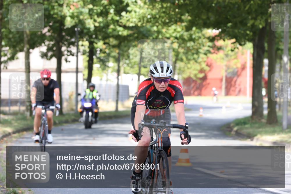 11.08.2024 - GEWOBA Citytriathlon Bremen H.Heesch http://msf.ph/oto/6769301 11.08.2024 10:27:46 Radfahren 100, 115 meine-sportfotos.de