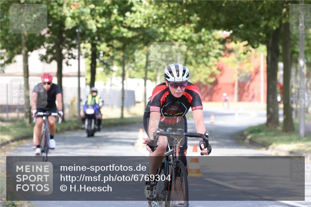 11.08.2024 - GEWOBA Citytriathlon Bremen H.Heesch http://msf.ph/oto/6769304 11.08.2024 10:27:46 Radfahren 100, 115 meine-sportfotos.de