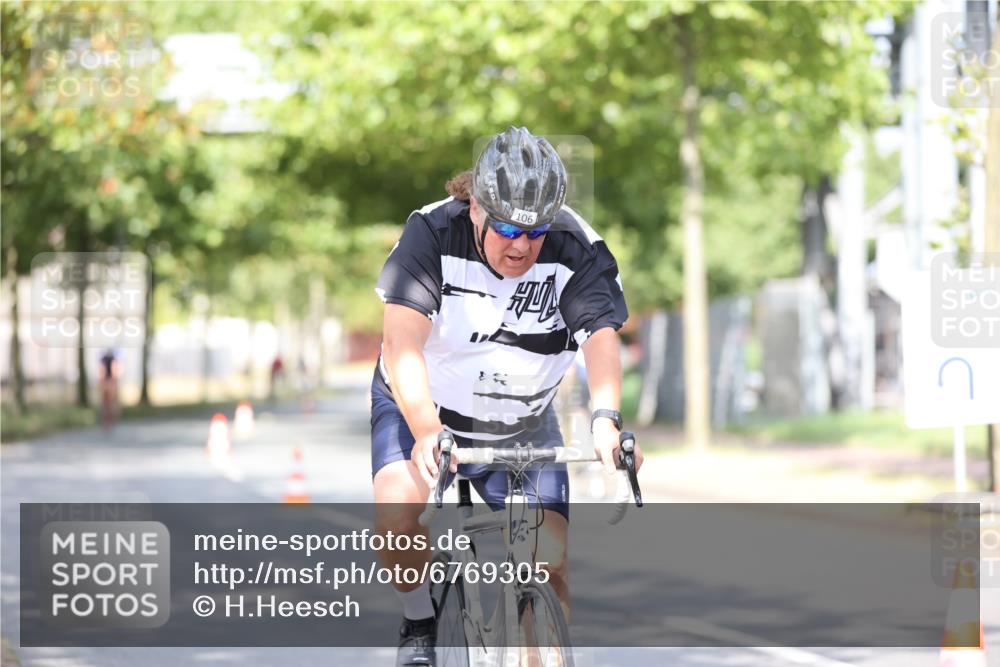 11.08.2024 - GEWOBA Citytriathlon Bremen H.Heesch http://msf.ph/oto/6769305 11.08.2024 10:42:37 Radfahren 12, 67, 68, 74, 88, 106 meine-sportfotos.de
