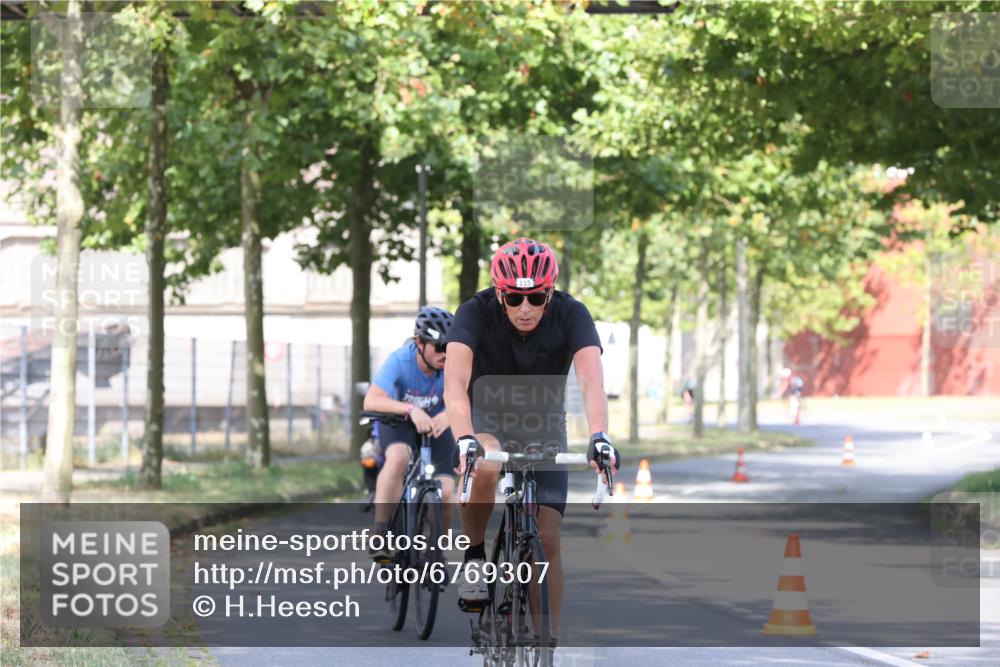 11.08.2024 - GEWOBA Citytriathlon Bremen H.Heesch http://msf.ph/oto/6769307 11.08.2024 10:27:47 Radfahren 100, 115 meine-sportfotos.de