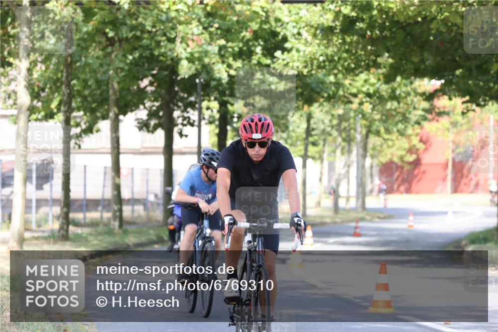 11.08.2024 - GEWOBA Citytriathlon Bremen H.Heesch http://msf.ph/oto/6769310 11.08.2024 10:27:48 Radfahren 100, 115 meine-sportfotos.de