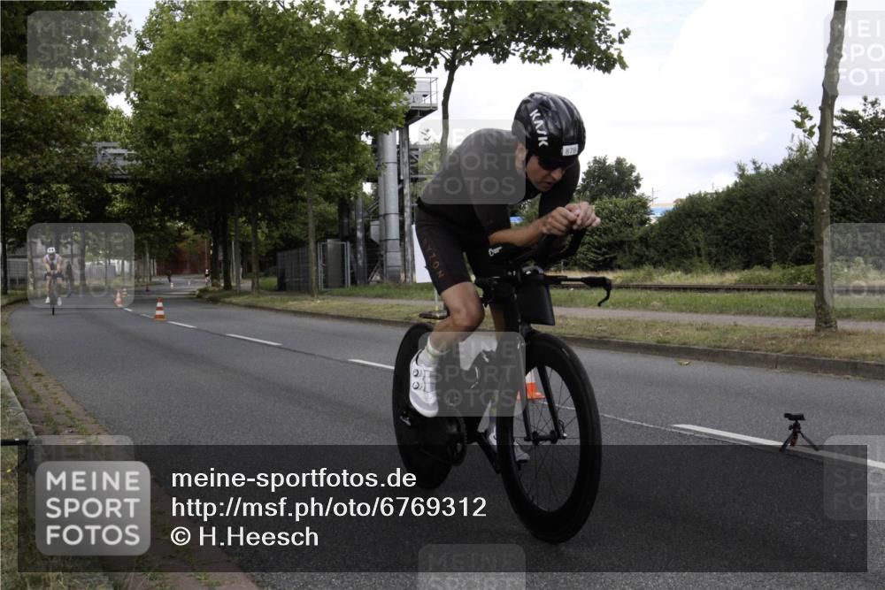 11.08.2024 - GEWOBA Citytriathlon Bremen H.Heesch http://msf.ph/oto/6769312 11.08.2024 11:39:53 Radfahren 807, 820, 823, 878 meine-sportfotos.de