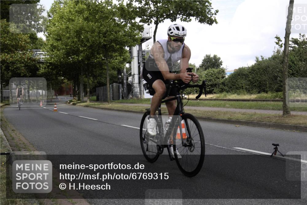 11.08.2024 - GEWOBA Citytriathlon Bremen H.Heesch http://msf.ph/oto/6769315 11.08.2024 11:39:55 Radfahren 807, 820, 878 meine-sportfotos.de