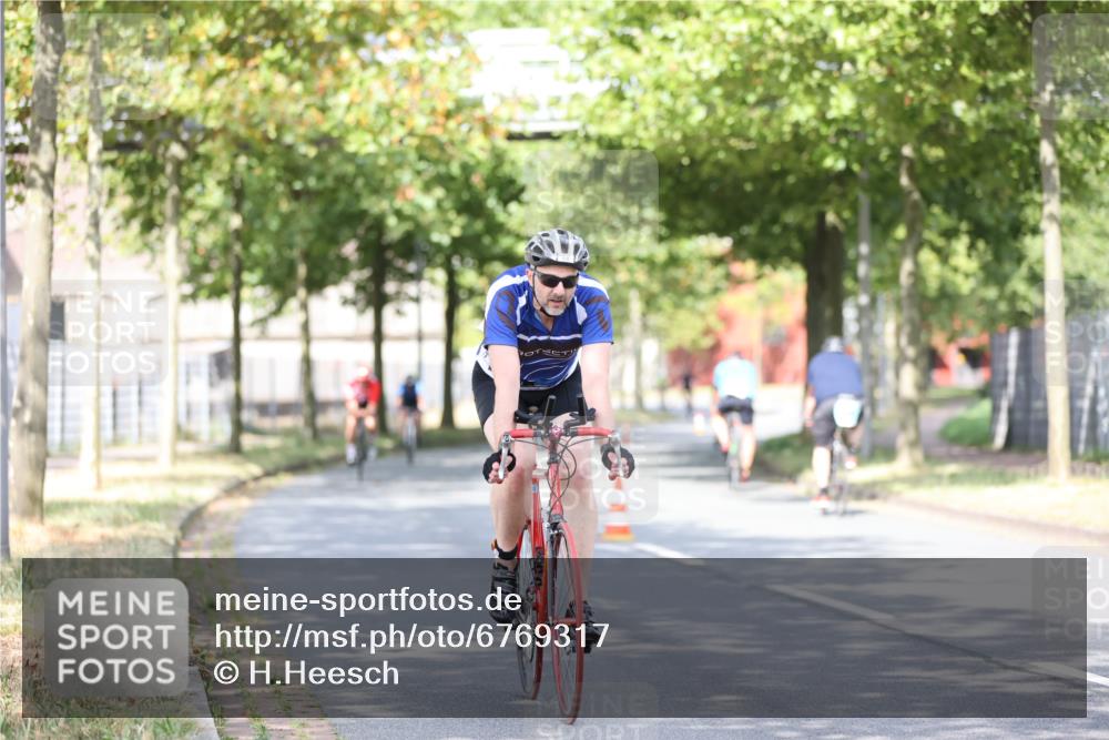 11.08.2024 - GEWOBA Citytriathlon Bremen H.Heesch http://msf.ph/oto/6769317 11.08.2024 10:42:42 Radfahren 12, 18, 67, 68, 70, 74, 88, 106 meine-sportfotos.de