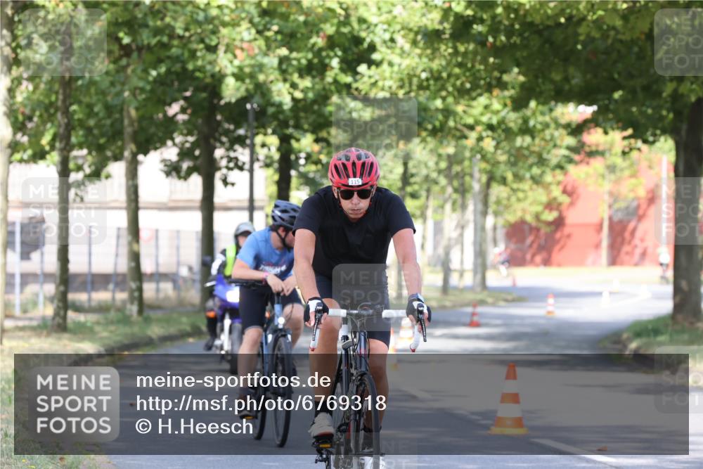 11.08.2024 - GEWOBA Citytriathlon Bremen H.Heesch http://msf.ph/oto/6769318 11.08.2024 10:27:48 Radfahren 100, 115 meine-sportfotos.de