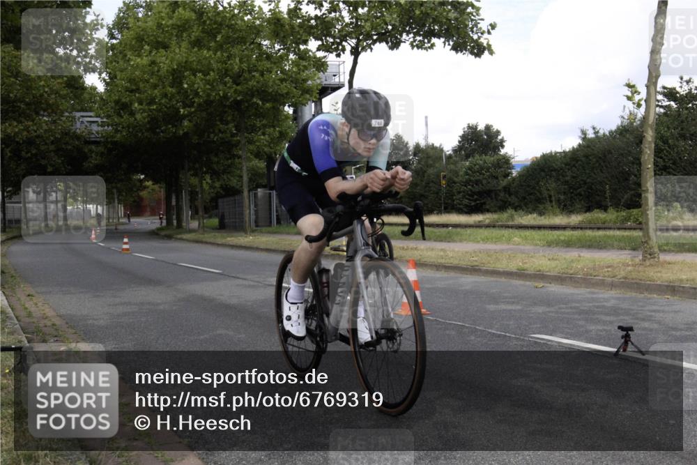 11.08.2024 - GEWOBA Citytriathlon Bremen H.Heesch http://msf.ph/oto/6769319 11.08.2024 11:40:07 Radfahren 744, 807, 820, 858, 878 meine-sportfotos.de