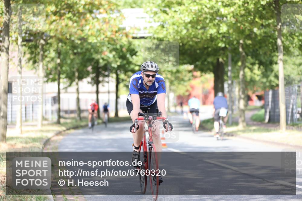 11.08.2024 - GEWOBA Citytriathlon Bremen H.Heesch http://msf.ph/oto/6769320 11.08.2024 10:42:42 Radfahren 12, 18, 67, 68, 70, 74, 88, 106 meine-sportfotos.de