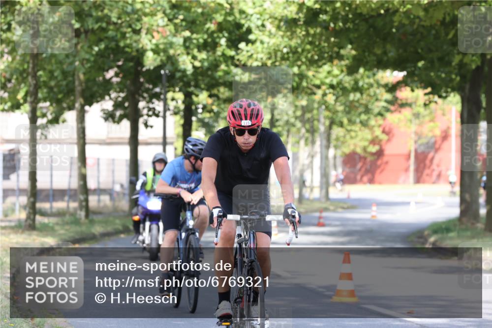 11.08.2024 - GEWOBA Citytriathlon Bremen H.Heesch http://msf.ph/oto/6769321 11.08.2024 10:27:48 Radfahren 100, 115 meine-sportfotos.de