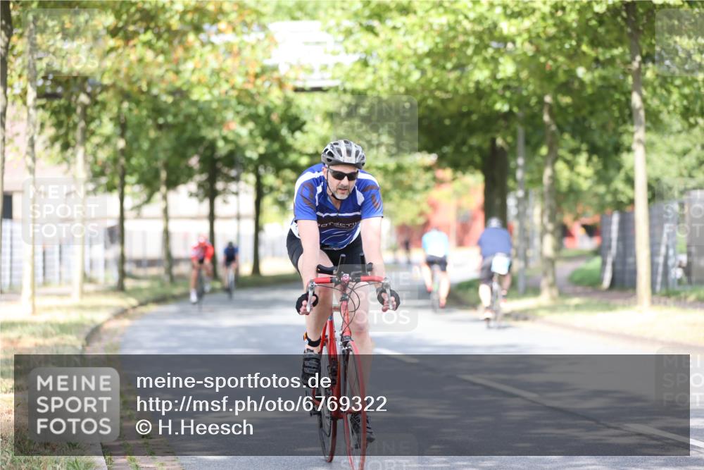 11.08.2024 - GEWOBA Citytriathlon Bremen H.Heesch http://msf.ph/oto/6769322 11.08.2024 10:42:42 Radfahren 12, 18, 67, 68, 70, 74, 88, 106 meine-sportfotos.de