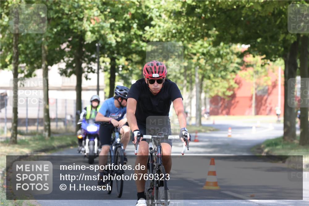 11.08.2024 - GEWOBA Citytriathlon Bremen H.Heesch http://msf.ph/oto/6769323 11.08.2024 10:27:48 Radfahren 100, 115 meine-sportfotos.de