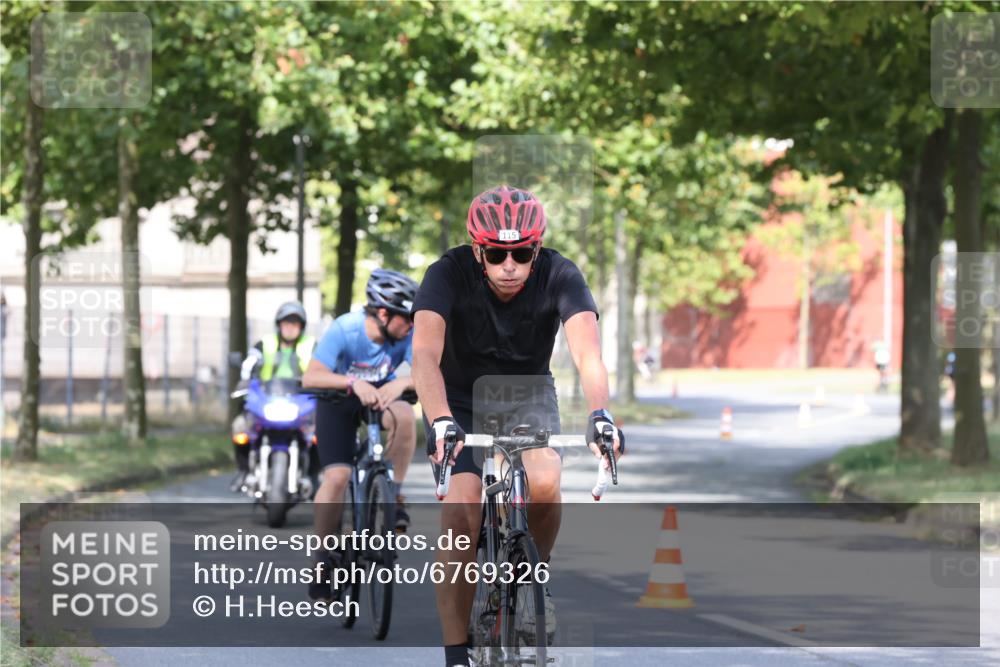 11.08.2024 - GEWOBA Citytriathlon Bremen H.Heesch http://msf.ph/oto/6769326 11.08.2024 10:27:48 Radfahren 100, 115 meine-sportfotos.de