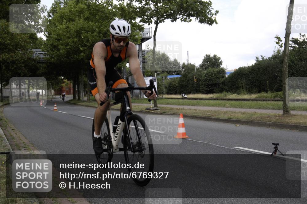 11.08.2024 - GEWOBA Citytriathlon Bremen H.Heesch http://msf.ph/oto/6769327 11.08.2024 11:40:22 Radfahren 754, 767, 772, 858 meine-sportfotos.de