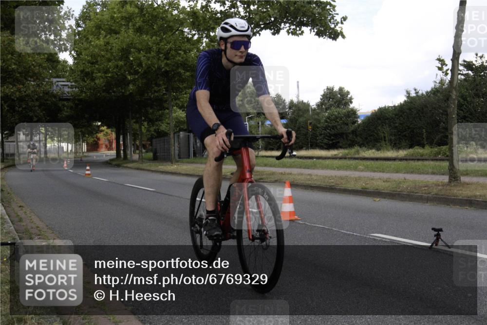 11.08.2024 - GEWOBA Citytriathlon Bremen H.Heesch http://msf.ph/oto/6769329 11.08.2024 11:40:30 Radfahren 754, 767, 772, 858 meine-sportfotos.de