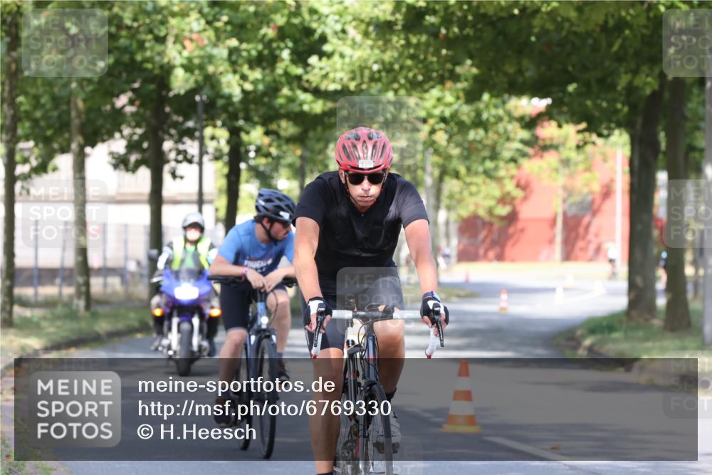 11.08.2024 - GEWOBA Citytriathlon Bremen H.Heesch http://msf.ph/oto/6769330 11.08.2024 10:27:48 Radfahren 100, 115 meine-sportfotos.de