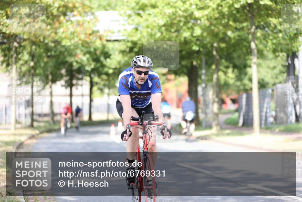 11.08.2024 - GEWOBA Citytriathlon Bremen H.Heesch http://msf.ph/oto/6769331 11.08.2024 10:42:42 Radfahren 12, 18, 67, 68, 70, 74, 88, 106 meine-sportfotos.de