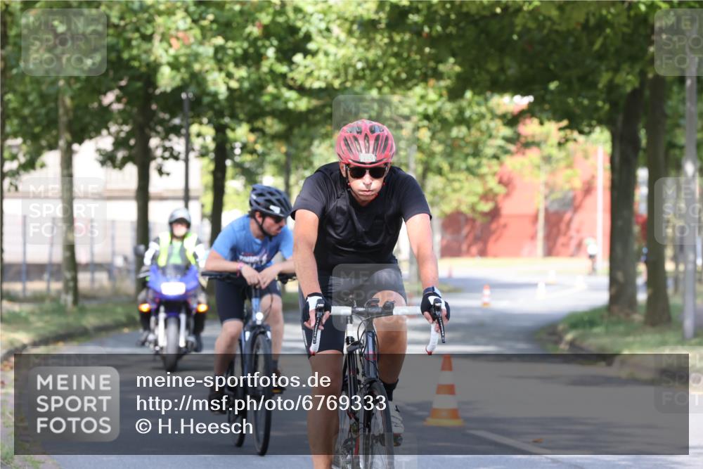 11.08.2024 - GEWOBA Citytriathlon Bremen H.Heesch http://msf.ph/oto/6769333 11.08.2024 10:27:48 Radfahren 100, 115 meine-sportfotos.de