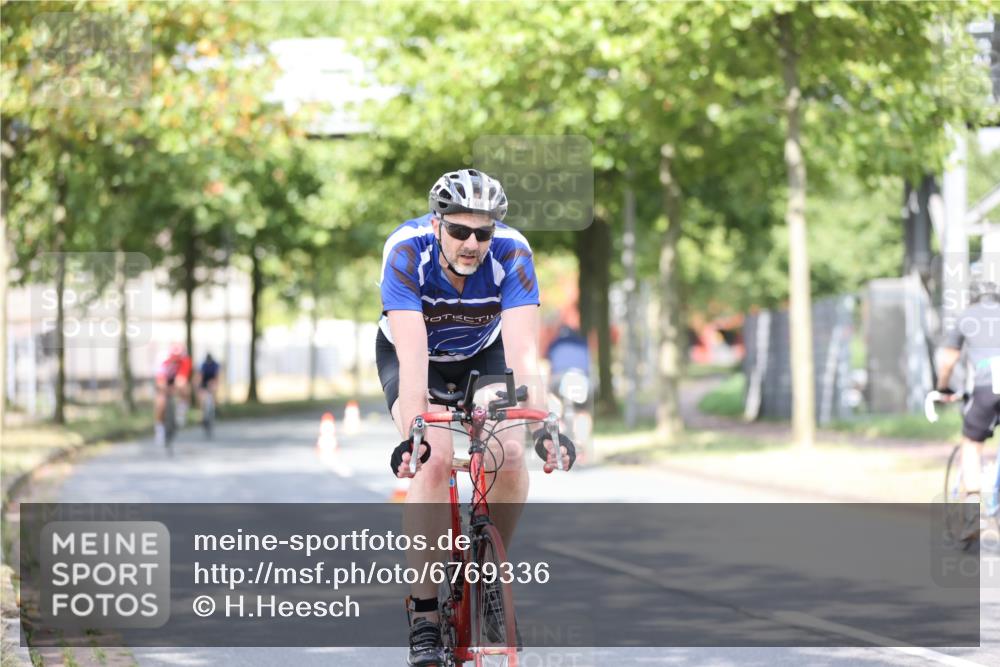 11.08.2024 - GEWOBA Citytriathlon Bremen H.Heesch http://msf.ph/oto/6769336 11.08.2024 10:42:42 Radfahren 12, 18, 67, 68, 70, 74, 88, 106 meine-sportfotos.de