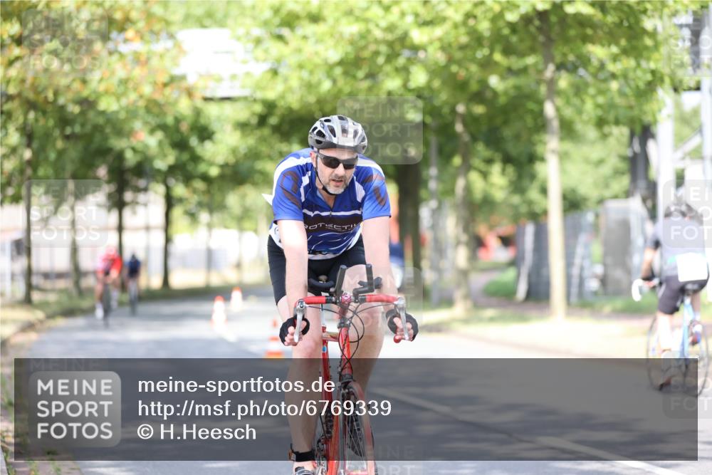 11.08.2024 - GEWOBA Citytriathlon Bremen H.Heesch http://msf.ph/oto/6769339 11.08.2024 10:42:42 Radfahren 12, 18, 67, 68, 70, 74, 88, 106 meine-sportfotos.de