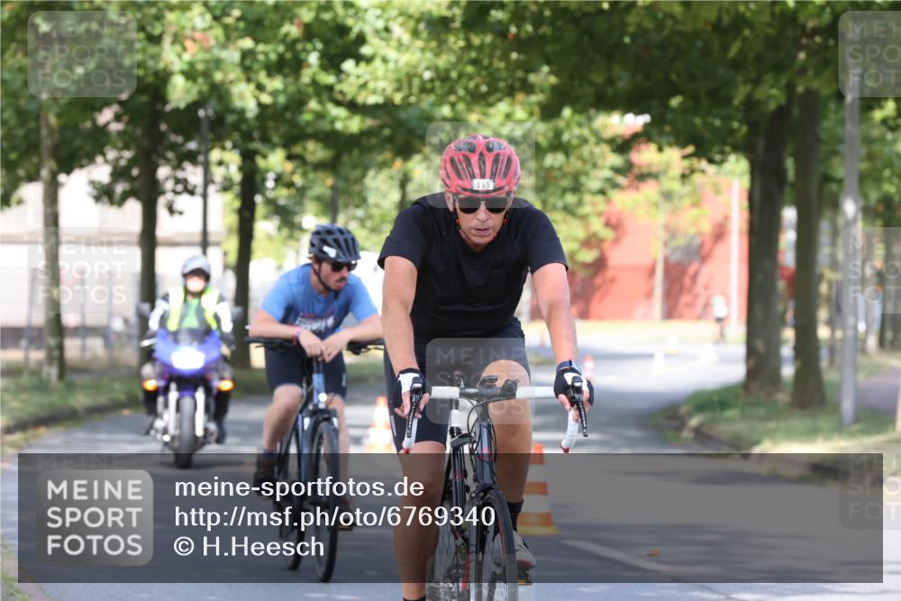 11.08.2024 - GEWOBA Citytriathlon Bremen H.Heesch http://msf.ph/oto/6769340 11.08.2024 10:27:48 Radfahren 100, 115 meine-sportfotos.de