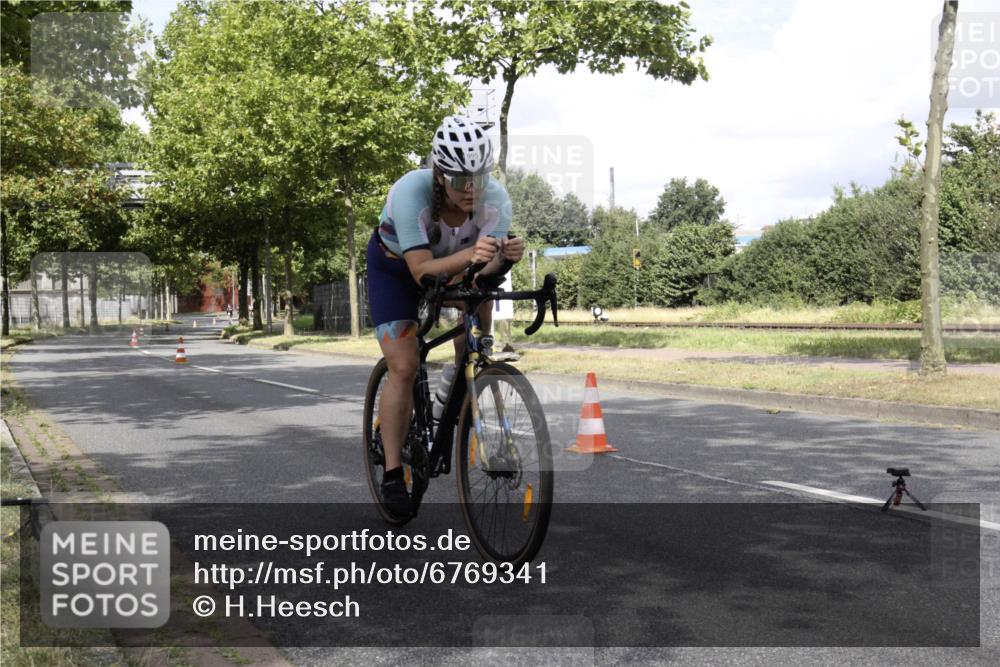 11.08.2024 - GEWOBA Citytriathlon Bremen H.Heesch http://msf.ph/oto/6769341 11.08.2024 11:41:09 Radfahren 995 meine-sportfotos.de