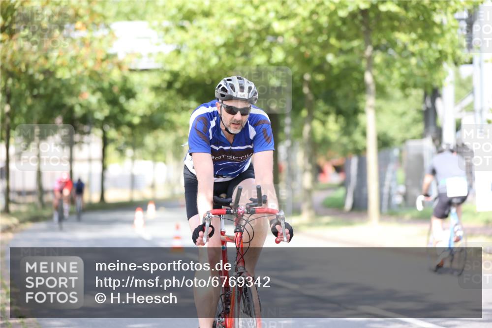11.08.2024 - GEWOBA Citytriathlon Bremen H.Heesch http://msf.ph/oto/6769342 11.08.2024 10:42:42 Radfahren 12, 18, 67, 68, 70, 74, 88, 106 meine-sportfotos.de