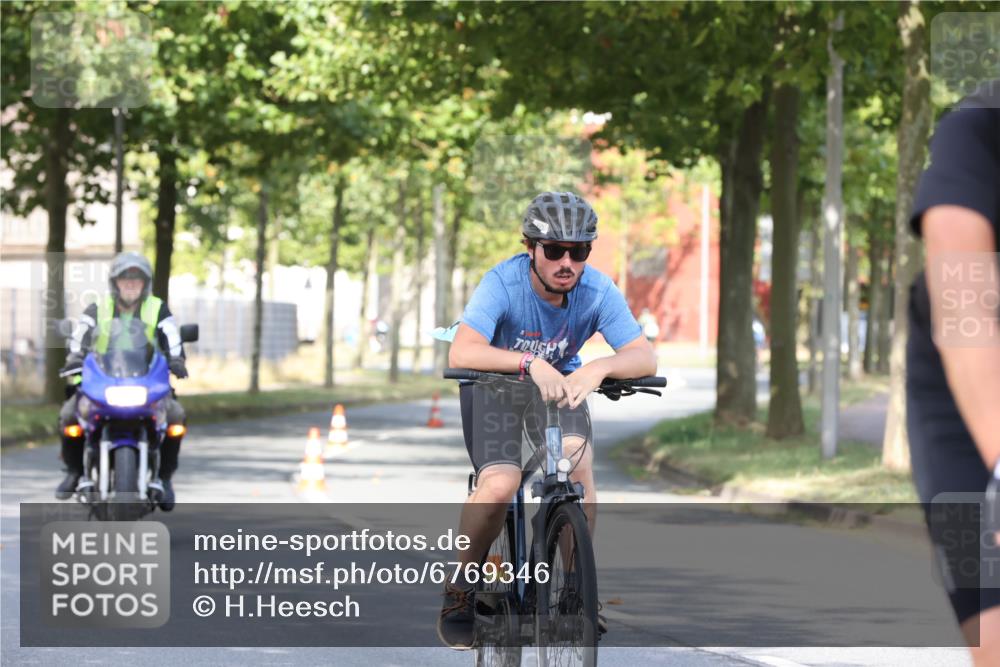 11.08.2024 - GEWOBA Citytriathlon Bremen H.Heesch http://msf.ph/oto/6769346 11.08.2024 10:27:49 Radfahren 100, 115 meine-sportfotos.de