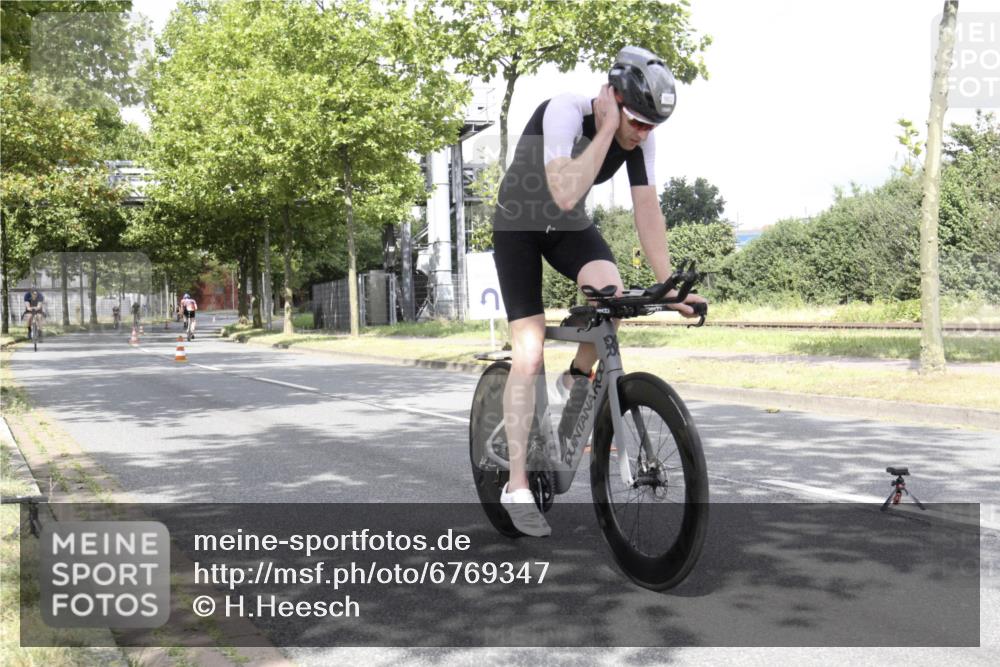 11.08.2024 - GEWOBA Citytriathlon Bremen H.Heesch http://msf.ph/oto/6769347 11.08.2024 11:41:32 Radfahren 786, 835, 896, 902 meine-sportfotos.de