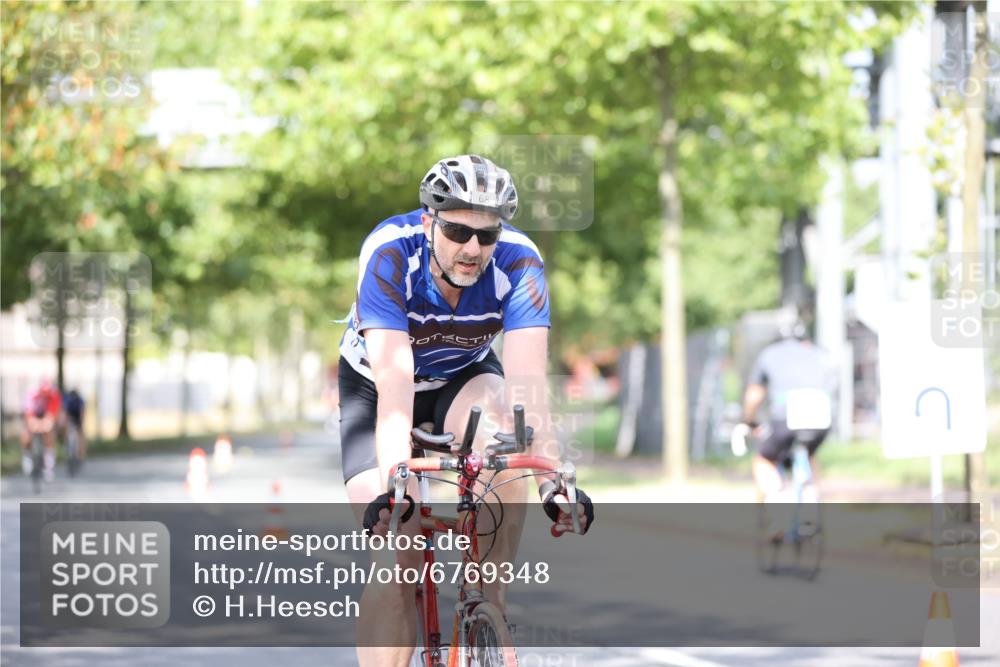 11.08.2024 - GEWOBA Citytriathlon Bremen H.Heesch http://msf.ph/oto/6769348 11.08.2024 10:42:42 Radfahren 12, 18, 67, 68, 70, 74, 88, 106 meine-sportfotos.de