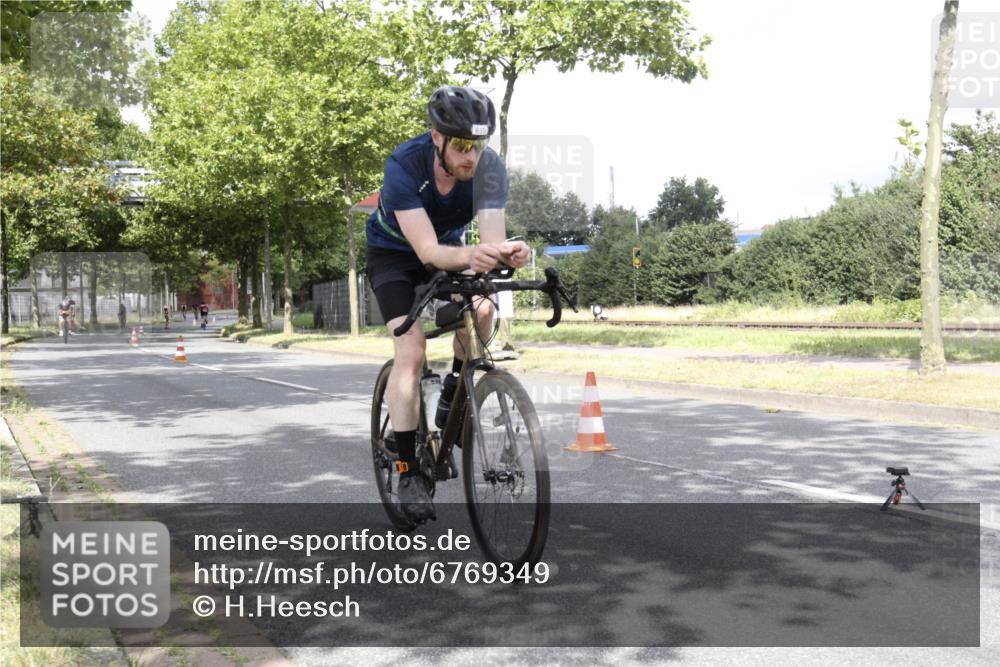 11.08.2024 - GEWOBA Citytriathlon Bremen H.Heesch http://msf.ph/oto/6769349 11.08.2024 11:41:35 Radfahren 786, 835, 896, 902, 1020 meine-sportfotos.de