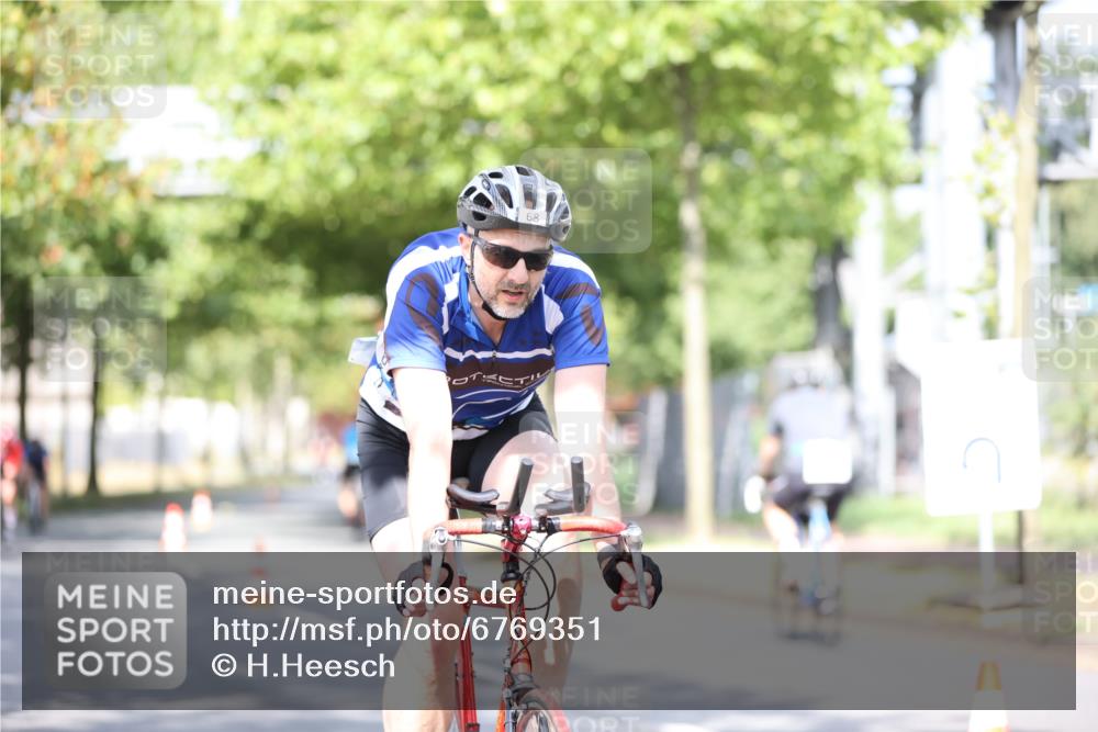 11.08.2024 - GEWOBA Citytriathlon Bremen H.Heesch http://msf.ph/oto/6769351 11.08.2024 10:42:42 Radfahren 12, 18, 67, 68, 70, 74, 88, 106 meine-sportfotos.de