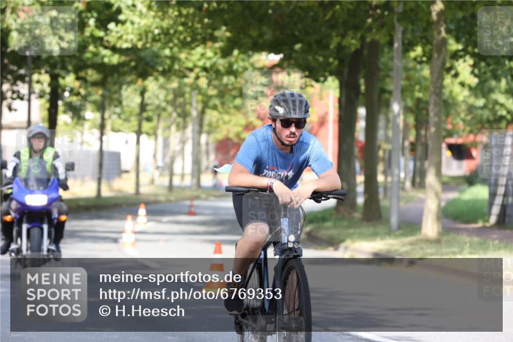 11.08.2024 - GEWOBA Citytriathlon Bremen H.Heesch http://msf.ph/oto/6769353 11.08.2024 10:27:49 Radfahren 100, 115 meine-sportfotos.de