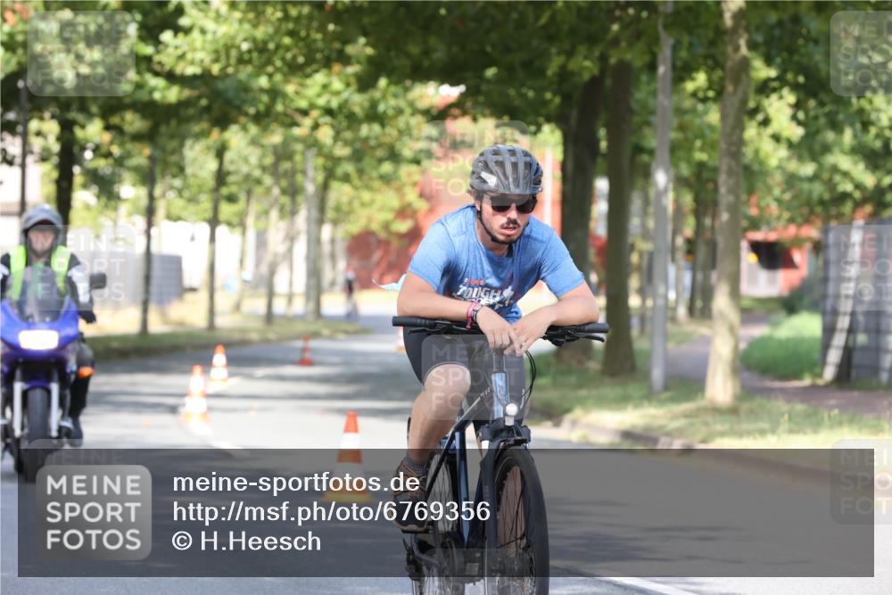 11.08.2024 - GEWOBA Citytriathlon Bremen H.Heesch http://msf.ph/oto/6769356 11.08.2024 10:27:49 Radfahren 100, 115 meine-sportfotos.de