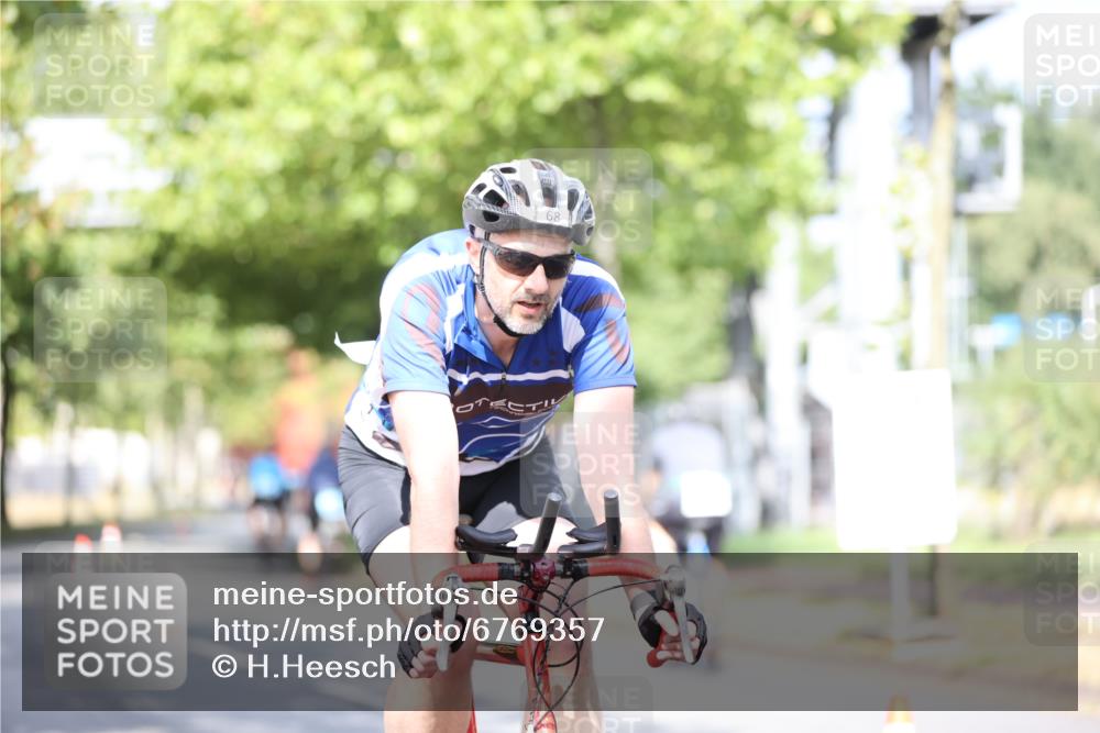 11.08.2024 - GEWOBA Citytriathlon Bremen H.Heesch http://msf.ph/oto/6769357 11.08.2024 10:42:42 Radfahren 12, 18, 67, 68, 70, 74, 88, 106 meine-sportfotos.de