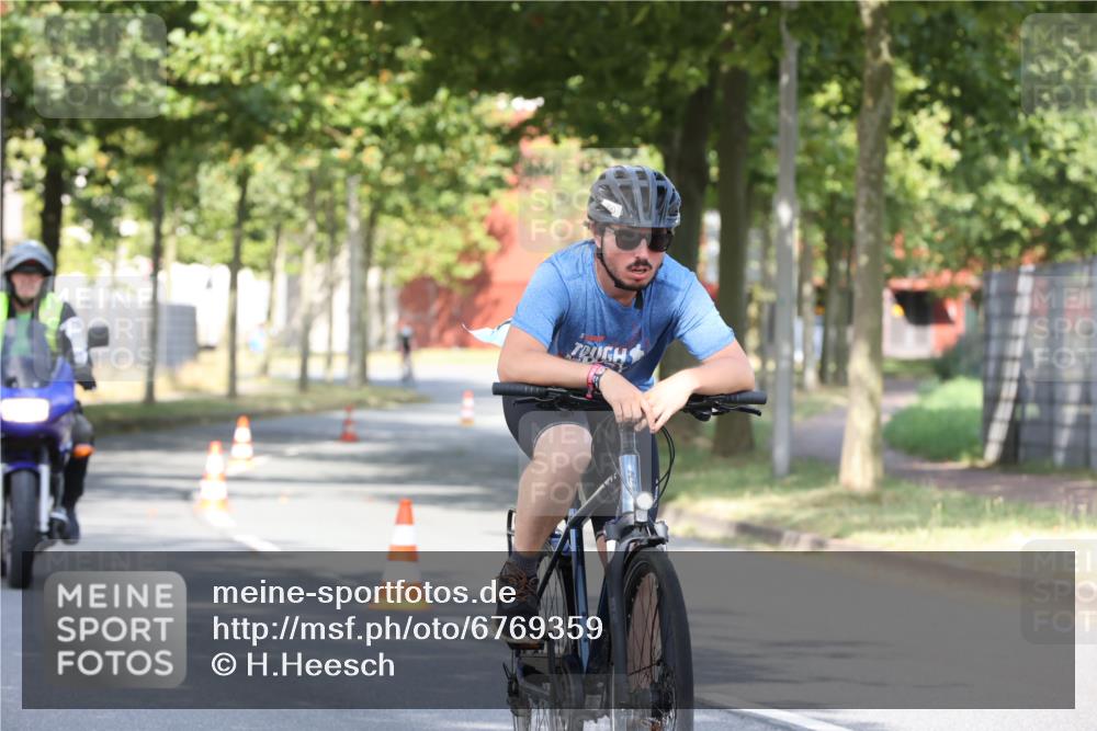 11.08.2024 - GEWOBA Citytriathlon Bremen H.Heesch http://msf.ph/oto/6769359 11.08.2024 10:27:49 Radfahren 100, 115 meine-sportfotos.de