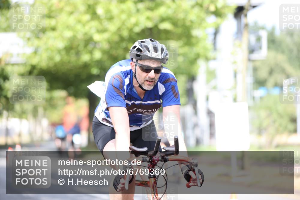 11.08.2024 - GEWOBA Citytriathlon Bremen H.Heesch http://msf.ph/oto/6769360 11.08.2024 10:42:42 Radfahren 12, 18, 67, 68, 70, 74, 88, 106 meine-sportfotos.de