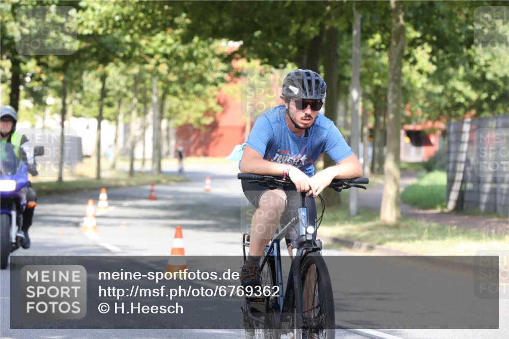 11.08.2024 - GEWOBA Citytriathlon Bremen H.Heesch http://msf.ph/oto/6769362 11.08.2024 10:27:49 Radfahren 100, 115 meine-sportfotos.de