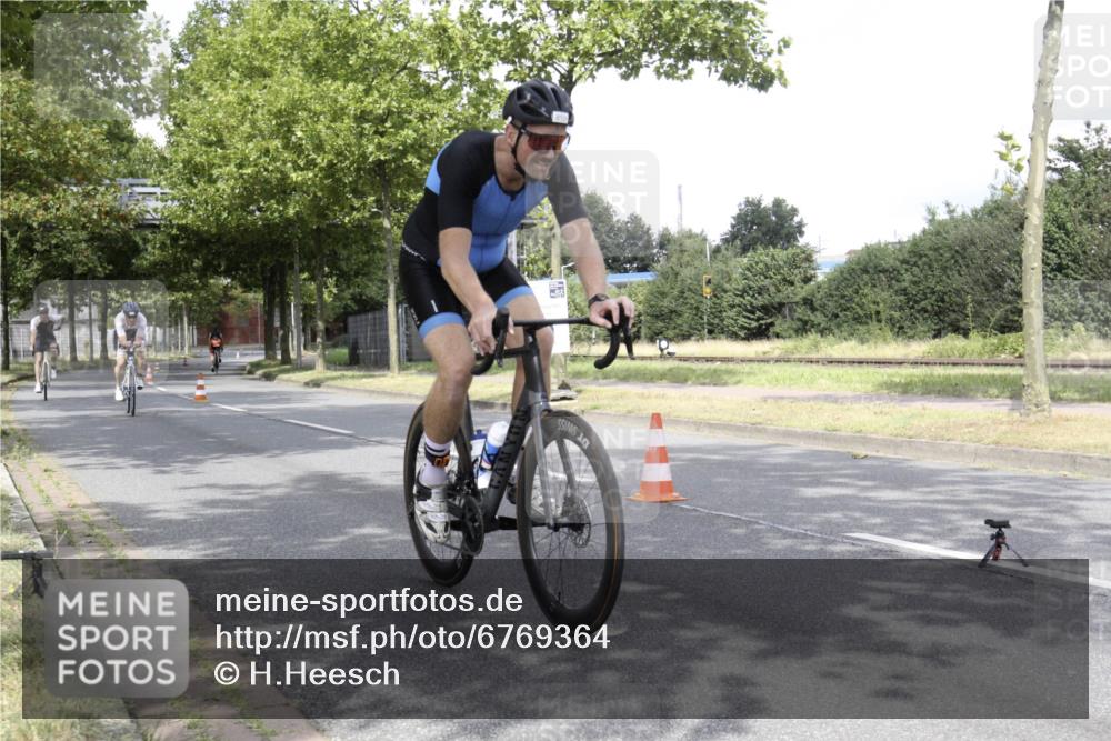 11.08.2024 - GEWOBA Citytriathlon Bremen H.Heesch http://msf.ph/oto/6769364 11.08.2024 11:41:48 Radfahren 758, 786, 835, 859, 965, 1020 meine-sportfotos.de