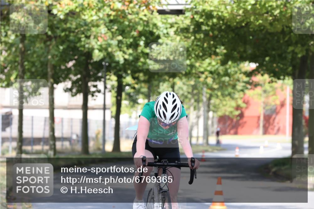 11.08.2024 - GEWOBA Citytriathlon Bremen H.Heesch http://msf.ph/oto/6769365 11.08.2024 10:28:05 Radfahren 14 meine-sportfotos.de