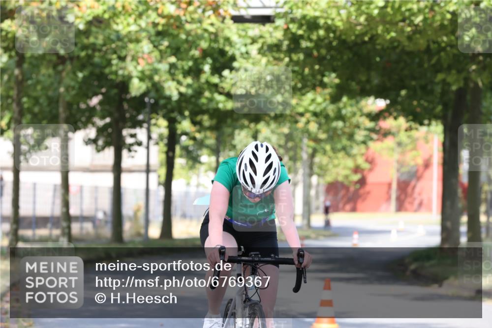 11.08.2024 - GEWOBA Citytriathlon Bremen H.Heesch http://msf.ph/oto/6769367 11.08.2024 10:28:05 Radfahren 14 meine-sportfotos.de
