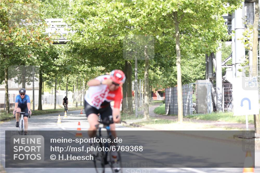11.08.2024 - GEWOBA Citytriathlon Bremen H.Heesch http://msf.ph/oto/6769368 11.08.2024 10:42:46 Radfahren 12, 18, 21, 67, 68, 70, 88 meine-sportfotos.de