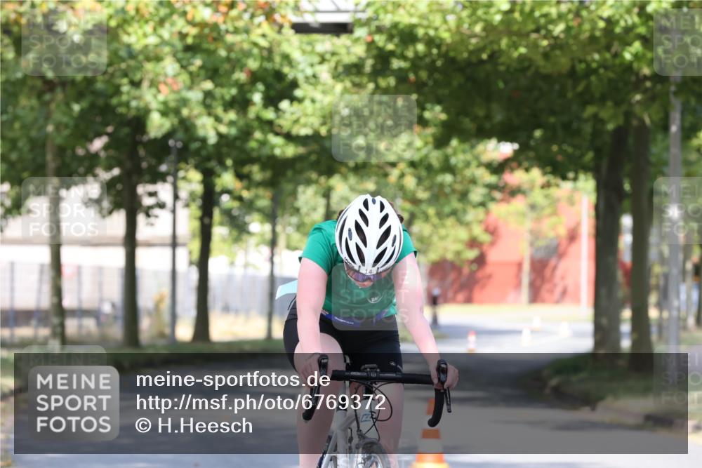 11.08.2024 - GEWOBA Citytriathlon Bremen H.Heesch http://msf.ph/oto/6769372 11.08.2024 10:28:05 Radfahren 14 meine-sportfotos.de