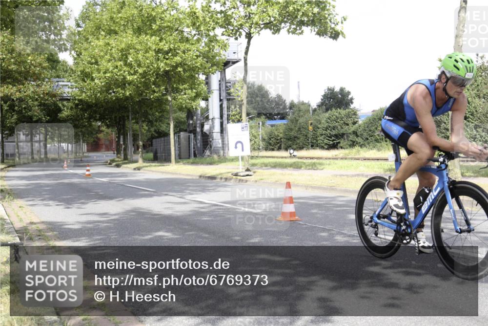 11.08.2024 - GEWOBA Citytriathlon Bremen H.Heesch http://msf.ph/oto/6769373 11.08.2024 11:42:01 Radfahren 758, 859, 905, 965 meine-sportfotos.de