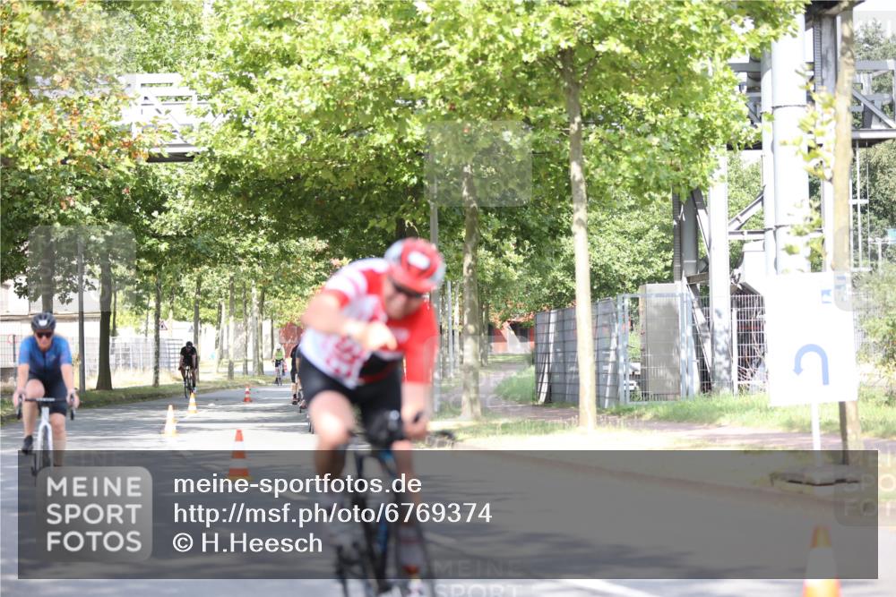 11.08.2024 - GEWOBA Citytriathlon Bremen H.Heesch http://msf.ph/oto/6769374 11.08.2024 10:42:46 Radfahren 12, 18, 21, 67, 68, 70, 88 meine-sportfotos.de