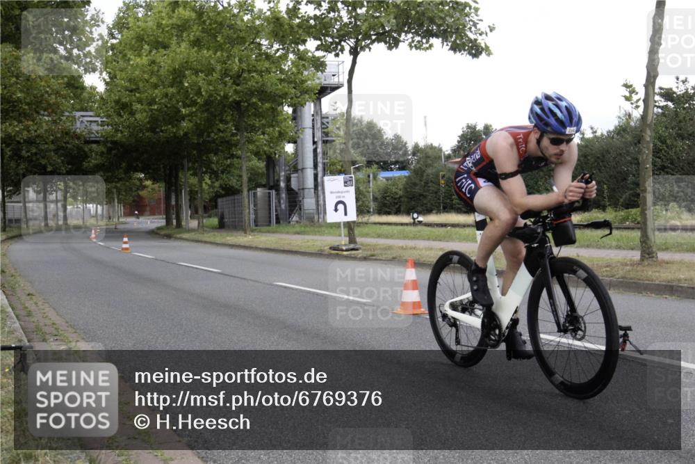 11.08.2024 - GEWOBA Citytriathlon Bremen H.Heesch http://msf.ph/oto/6769376 11.08.2024 11:42:19 Radfahren 834 meine-sportfotos.de