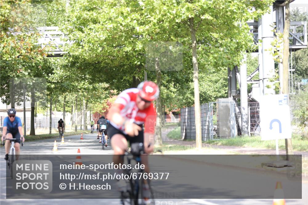 11.08.2024 - GEWOBA Citytriathlon Bremen H.Heesch http://msf.ph/oto/6769377 11.08.2024 10:42:46 Radfahren 12, 18, 21, 67, 68, 70, 88 meine-sportfotos.de