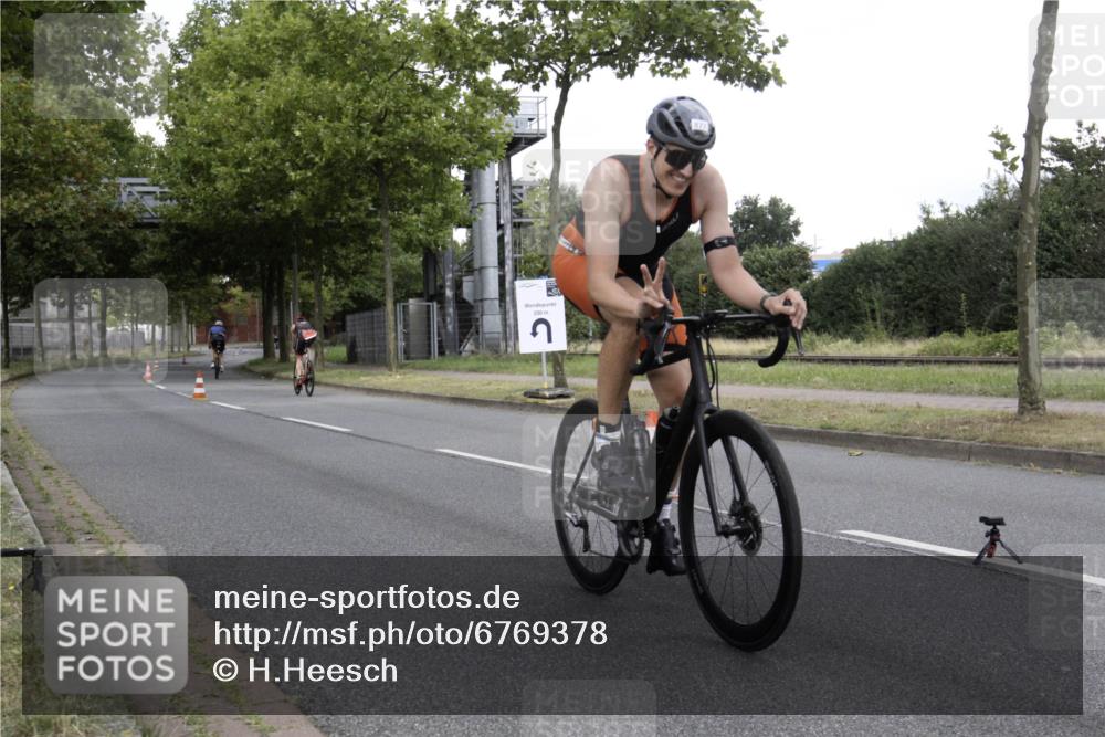 11.08.2024 - GEWOBA Citytriathlon Bremen H.Heesch http://msf.ph/oto/6769378 11.08.2024 11:42:38 Radfahren 877 meine-sportfotos.de