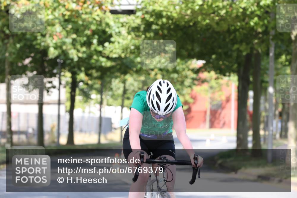 11.08.2024 - GEWOBA Citytriathlon Bremen H.Heesch http://msf.ph/oto/6769379 11.08.2024 10:28:05 Radfahren 14 meine-sportfotos.de